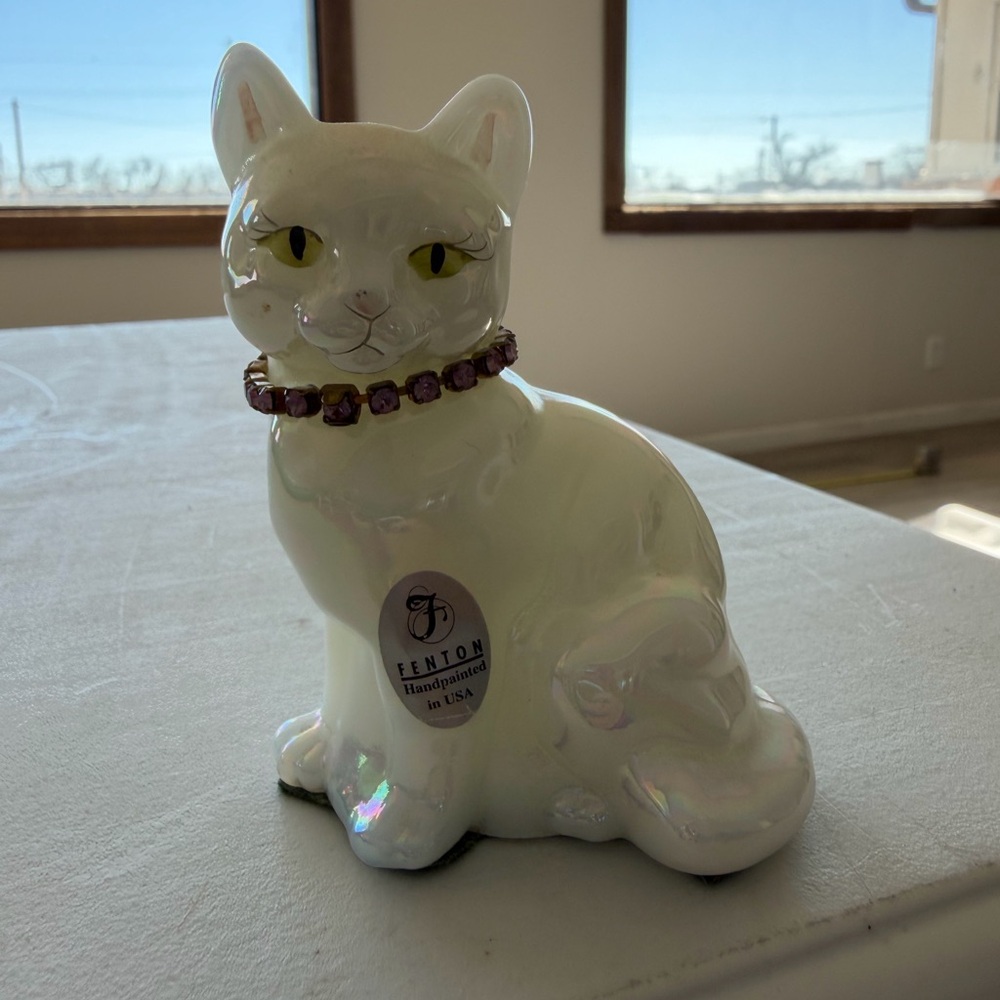 Fenton Glossy White Cat statue with Pink -Toned Collar